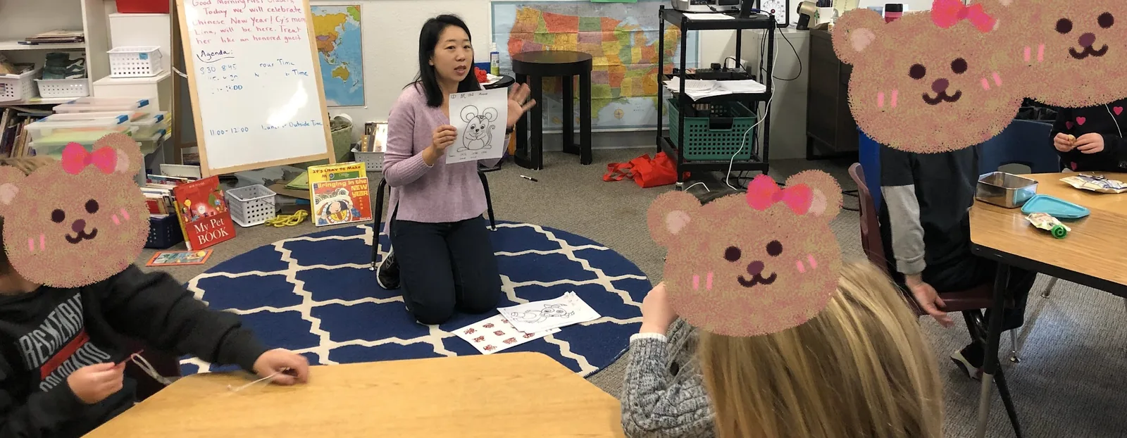 Teacher Mini teaching students in a classroom circle